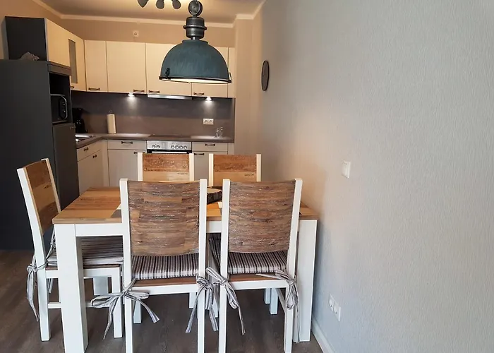 Bernstein Mare Rose 7 Büsum